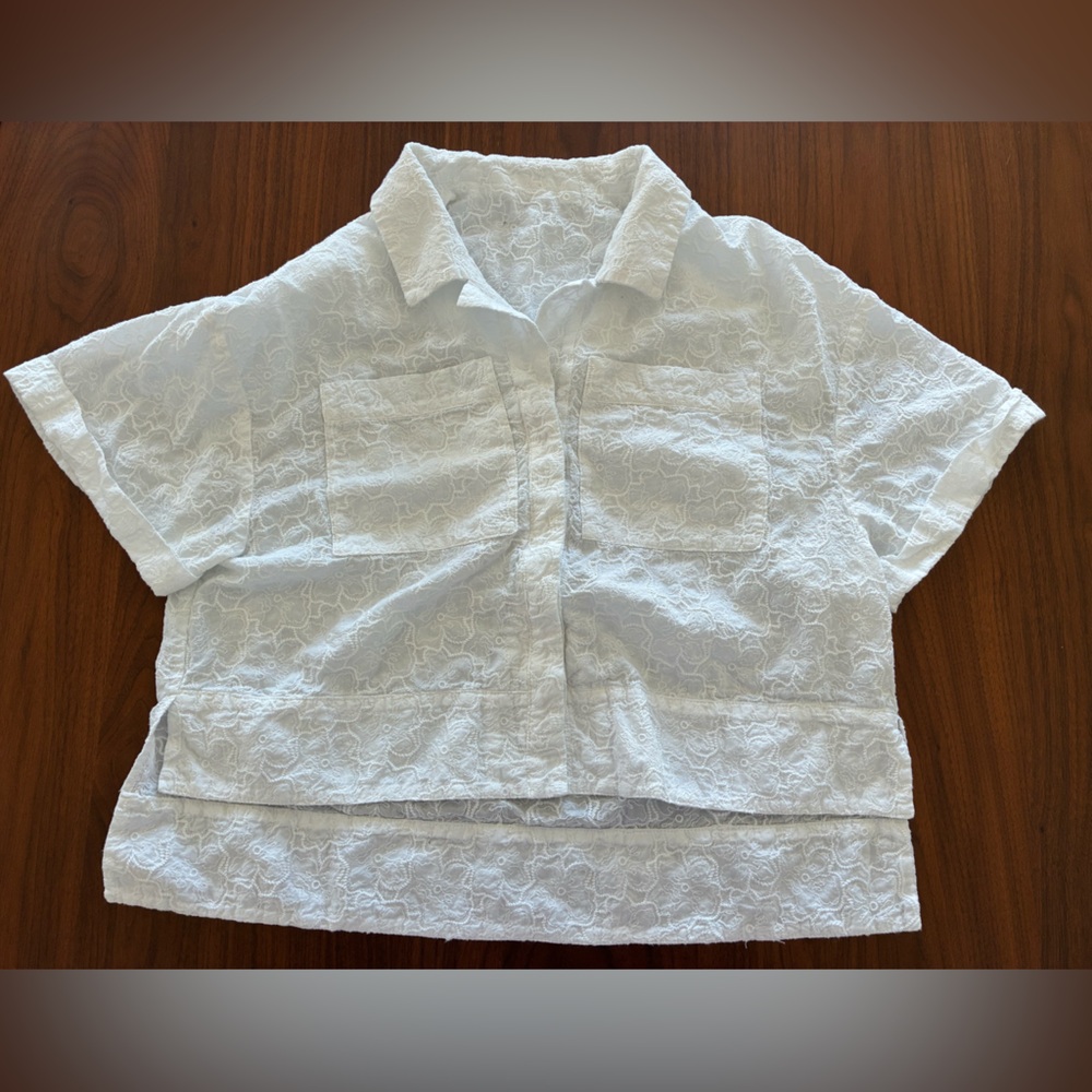 Short sleeve Ted Baker buttondown, slightly cropped, embellished white cotton